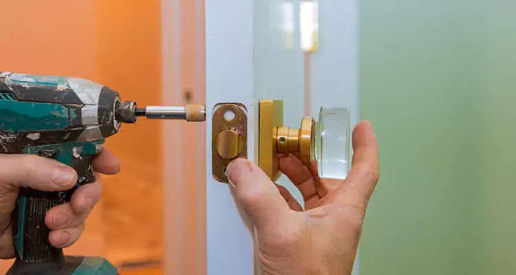 Broken Door Knob Fix in El Cerrito, CA
